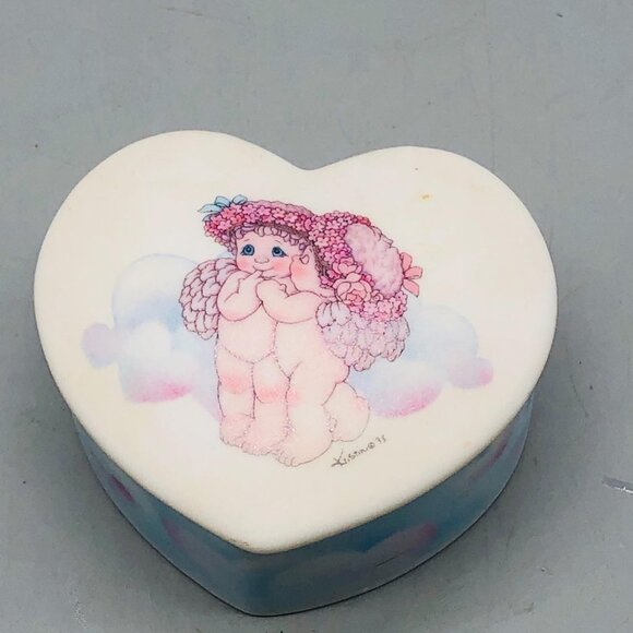 Dreamsicks gift collection box & lid heart shaped 1995 angle porcelain 3x1" READ - Picture 2 of 7